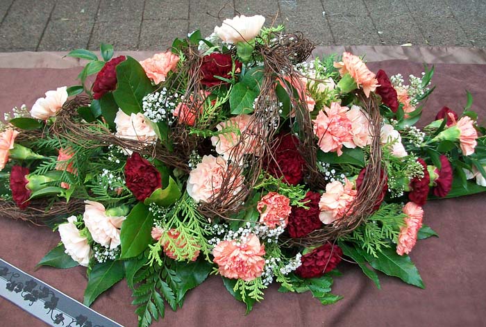 Floraler Sargschmuck